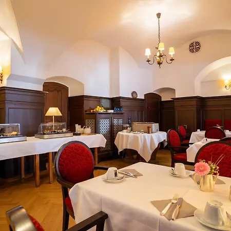 Zum Ritter St Georg - Oldest Residential Building In Since 1592 Hotel