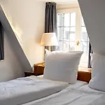 호텔 Zum Ritter St Georg - Oldest Residential Building In Since 1592