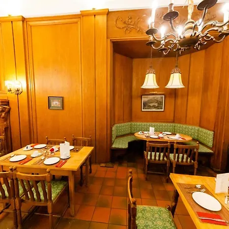 Zum Ritter St. Georg Szálloda 4*