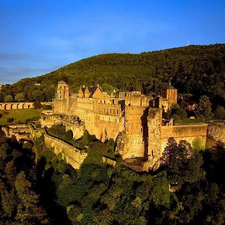 מלון Zum Ritter St Georg - Oldest Residential Building In Since 1592 3*
