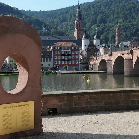 Zum Ritter St Georg - Oldest Residential Building In Since 1592 מלון היידלברג