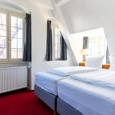 Zum Ritter St Georg - Oldest Residential Building In Since 1592 מלון