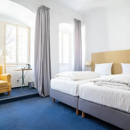 Zum Ritter St Georg - Oldest Residential Building In Since 1592 מלון היידלברג