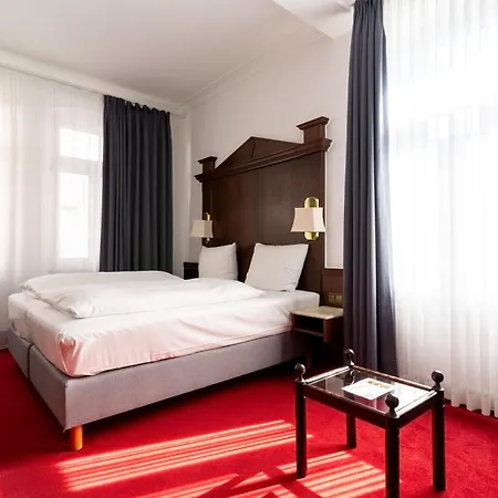 Zum Ritter St Georg - Oldest Residential Building In Since 1592 מלון