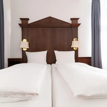 Zum Ritter St Georg - Oldest Residential Building In Since 1592 3* היידלברג