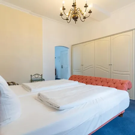 Zum Ritter St Georg - Oldest Residential Building In Since 1592 היידלברג