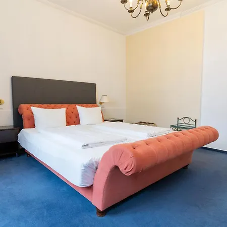 Zum Ritter St Georg - Oldest Residential Building In Since 1592 מלון