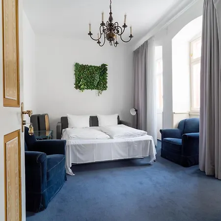 Zum Ritter St Georg - Oldest Residential Building In Since 1592 מלון 3*