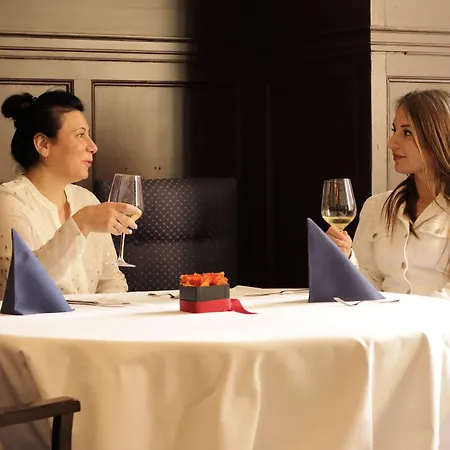 ホテル Zum Ritter St Georg - Oldest Residential Building In Since 1592 3*