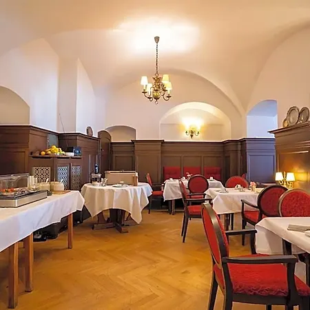 Zum Ritter St Georg - Oldest Residential Building In Since 1592 Hotel 3*