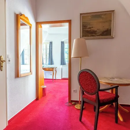 Hotel Zum Ritter St Georg - Oldest Residential Building In Since 1592 3*