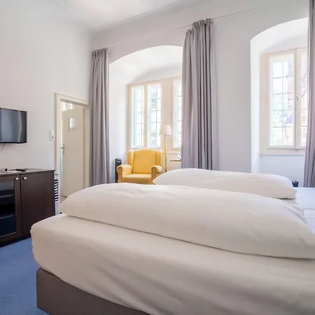 Hotel Zum Ritter St Georg - Oldest Residential Building In Since 1592