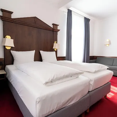 Hotel Zum Ritter St Georg - Oldest Residential Building In Since 1592