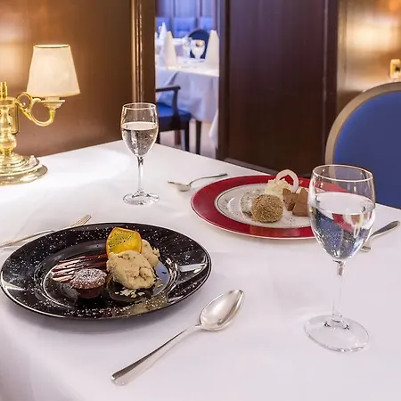 מלון Zum Ritter St Georg - Oldest Residential Building In Since 1592