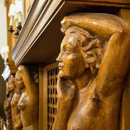 Zum Ritter St Georg - Oldest Residential Building In Since 1592 מלון