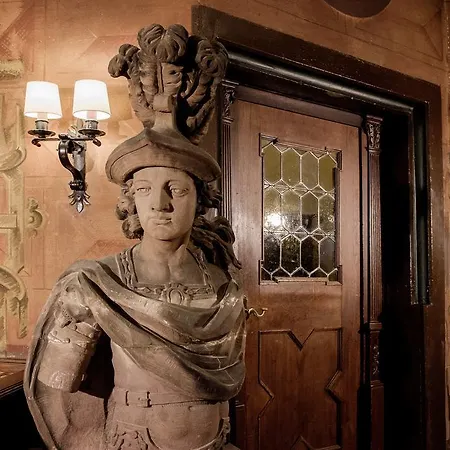 Zum Ritter St Georg - Oldest Residential Building In Since 1592 מלון 3*