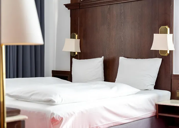 Hotel Zum Ritter St Georg - Oldest Residential Building In Since 1592 3*