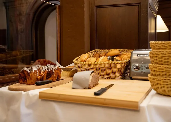 Zum Ritter St Georg - Oldest Residential Building In Since 1592 Hotel