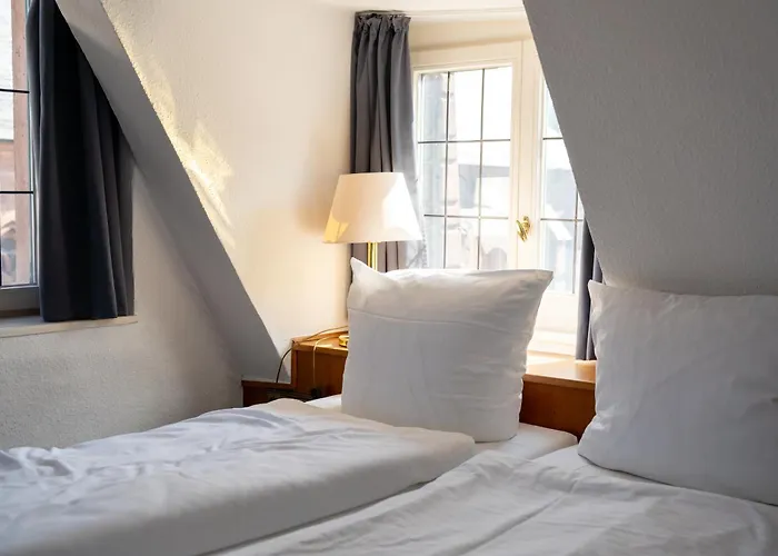 Hotel Zum Ritter St Georg - Oldest Residential Building In Since 1592