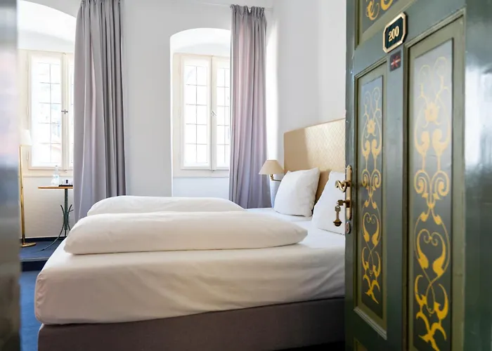 Zum Ritter St Georg - Oldest Residential Building In Since 1592 Hotel 3*