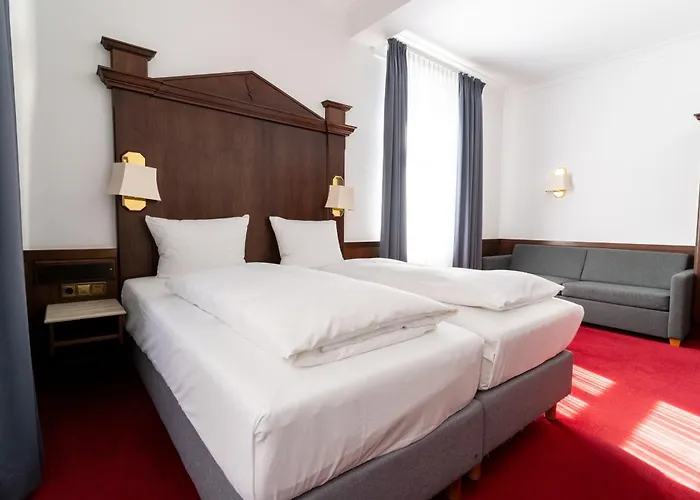 Zum Ritter St Georg - Oldest Residential Building In Since 1592 3*