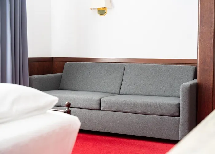 Hotel Zum Ritter St Georg - Oldest Residential Building In Since 1592 3*