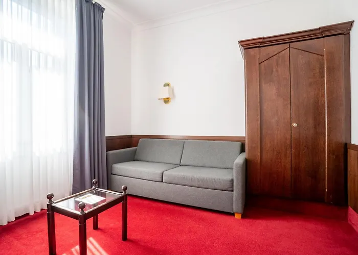 Zum Ritter St Georg - Oldest Residential Building In Since 1592 3*