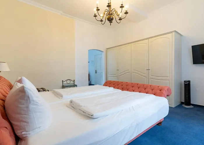 Zum Ritter St Georg - Oldest Residential Building In Since 1592 Heidelberg