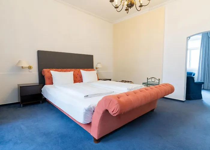 Zum Ritter St Georg - Oldest Residential Building In Since 1592 Hotel