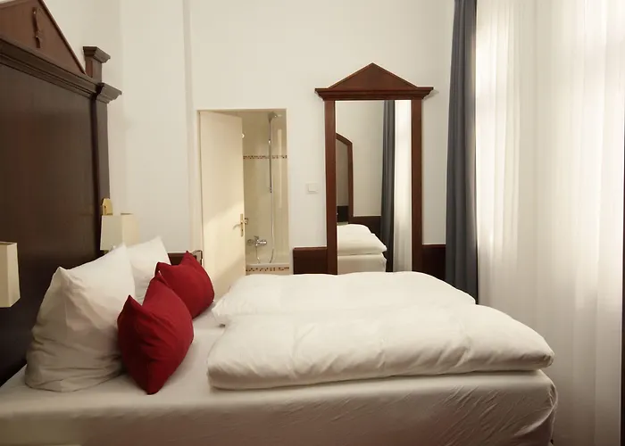 Hotel Zum Ritter St Georg - Oldest Residential Building In Since 1592 3*