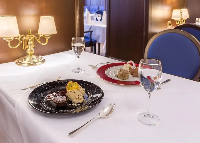 Hotel Zum Ritter St Georg - Oldest Residential Building In Since 1592