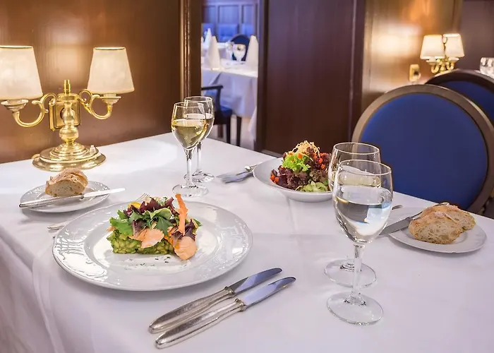 Hotel Zum Ritter St Georg - Oldest Residential Building In Since 1592 3*