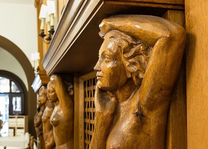 Zum Ritter St Georg - Oldest Residential Building In Since 1592 Hotel